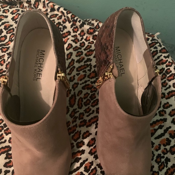 Boots - Picture 3 of 5